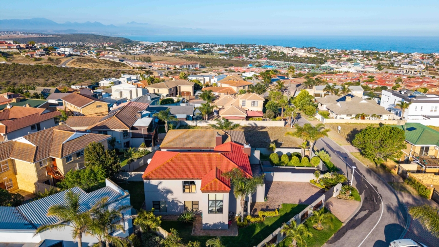 4 Bedroom Property for Sale in Menkenkop Western Cape